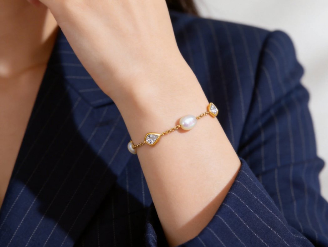 18k Gold Freshwater Pearl & Crystal Charm Bracelet