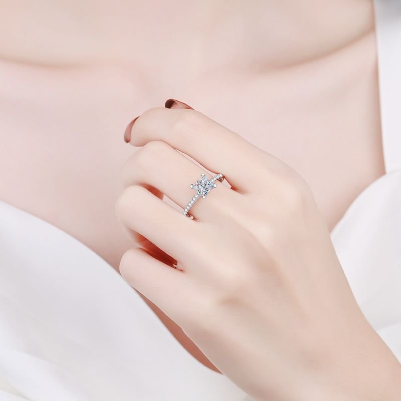 Women’s High-End Princess Cut Moissanite Ring Worn on Model Hand