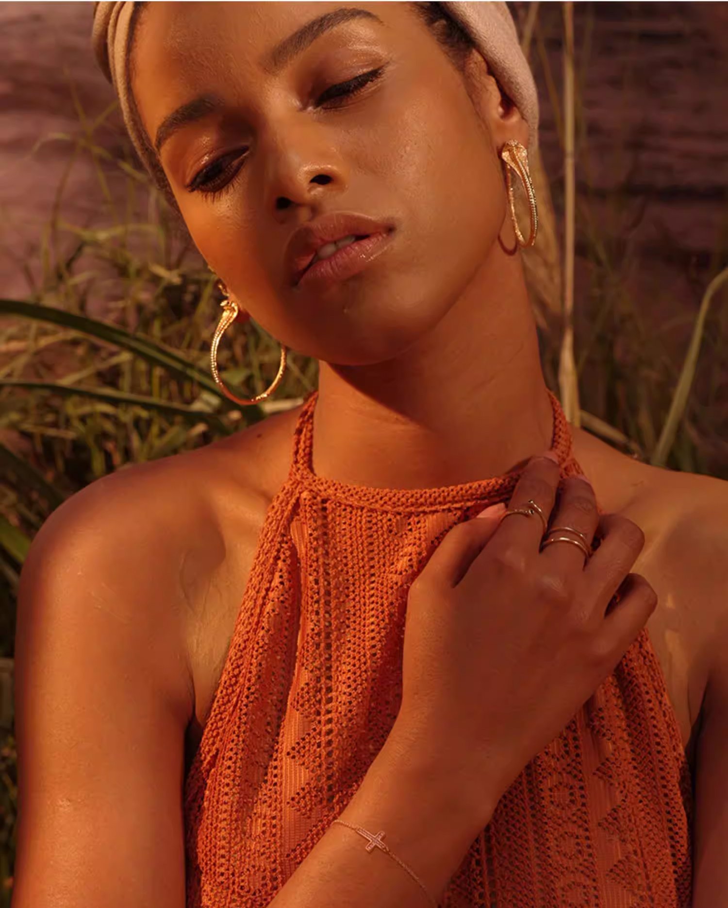 Dainty gold cross bracelet for daily wear