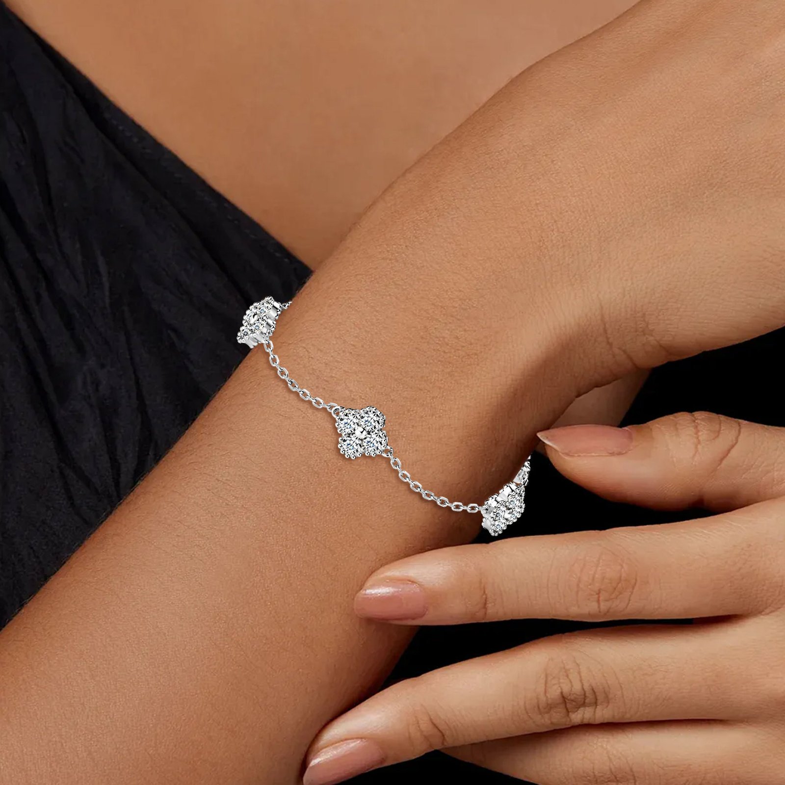 White gold plated five four-leaf clovers bracelet with sparkling moissanite