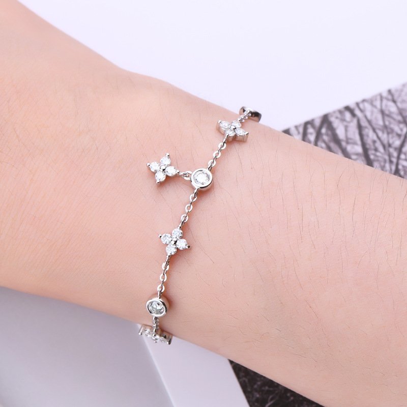 Close-up of moissanite stone on SYMARA lucky clover bracelet catching light