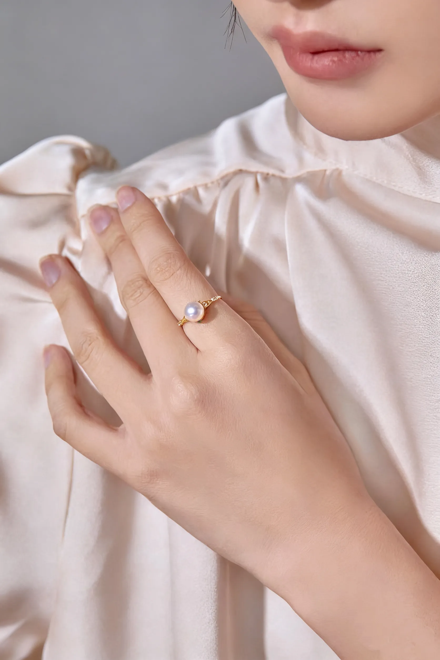 Model Wearing 18K Gold Akoya Pearl Ring, Elegant Ladies’ High-End Pearl Ring