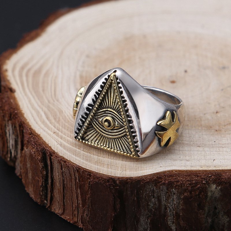 Detail of SYMARA all-seeing eye ring, textured pyramid design, gold-toned Eye of Providence, S925 silver.