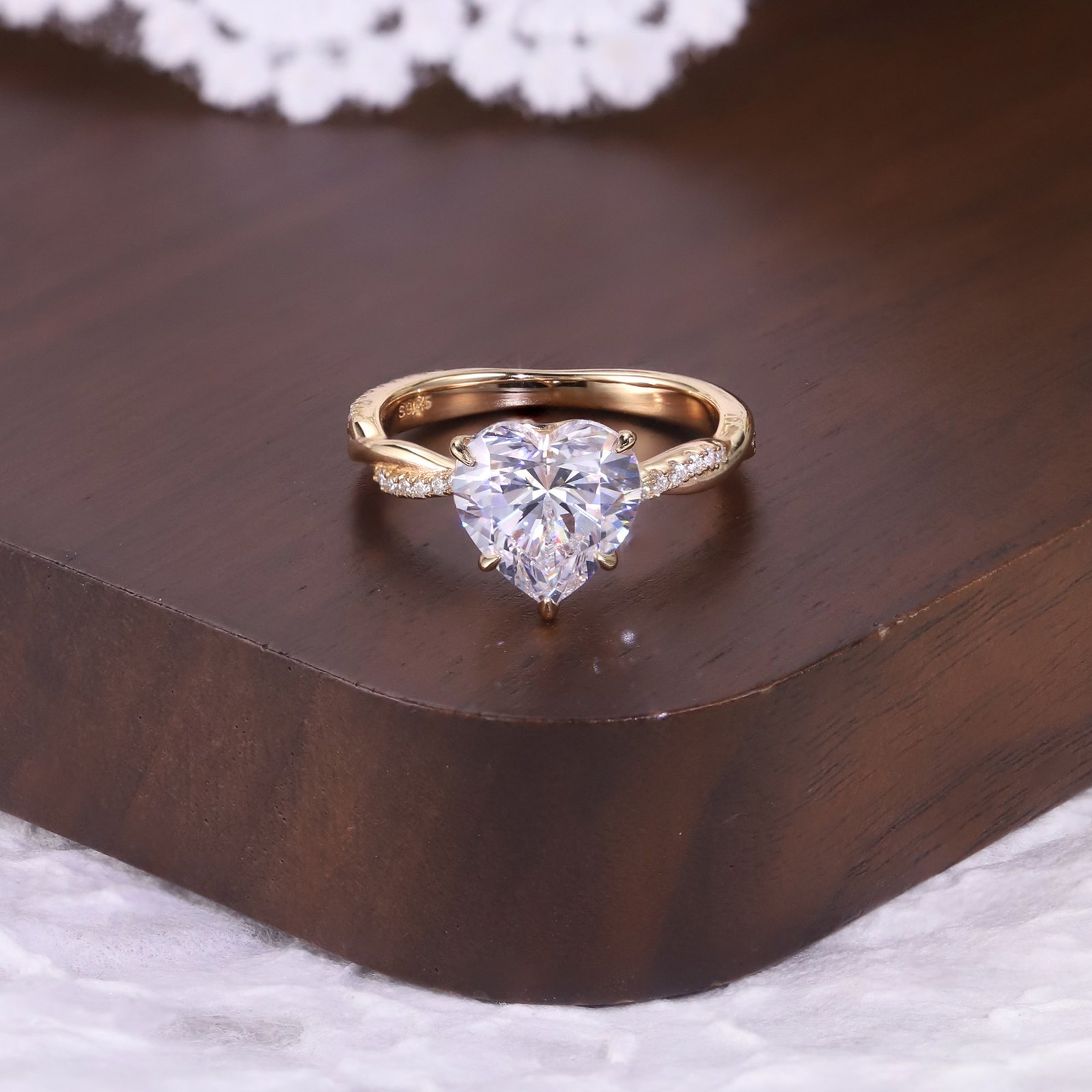 Heart‑cut moissanite in 6‑prong setting, high brilliance diamond‑like fire