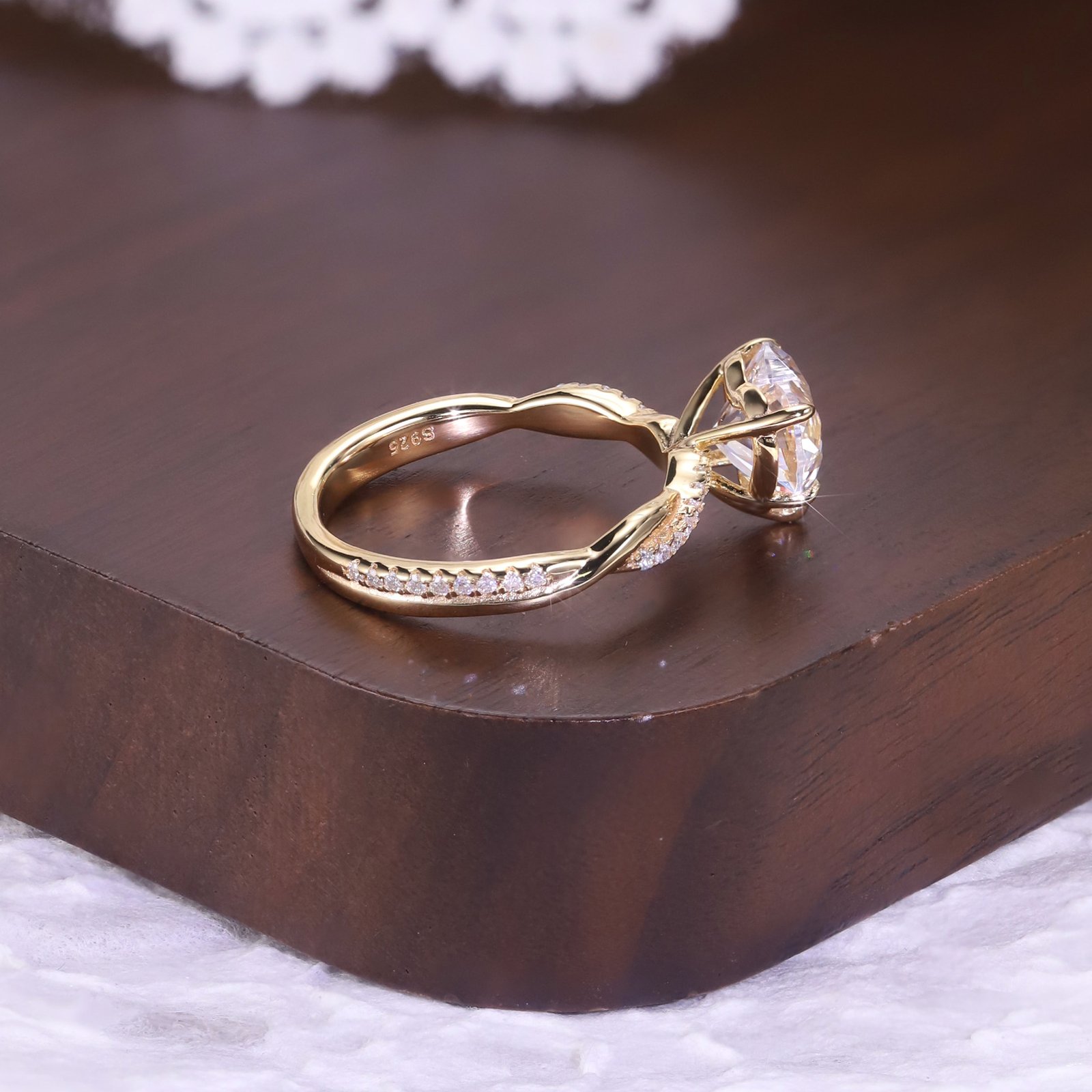 Heart‑cut moissanite in 6‑prong setting, high brilliance diamond‑like fire