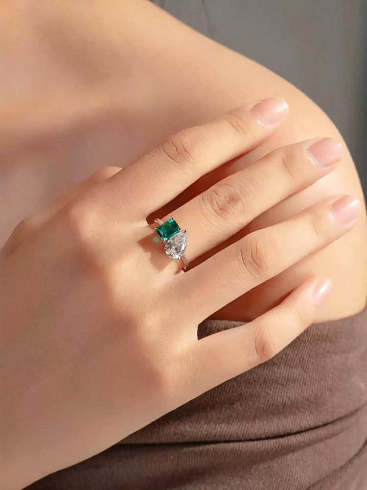 1-5ct-pear-lab-grown-diamond-vvs-vs-toi-et-moi-engagement-jewelry 18K White Gold two stone Toi Et Moi bridal ring with top quality D-F color lab diamond