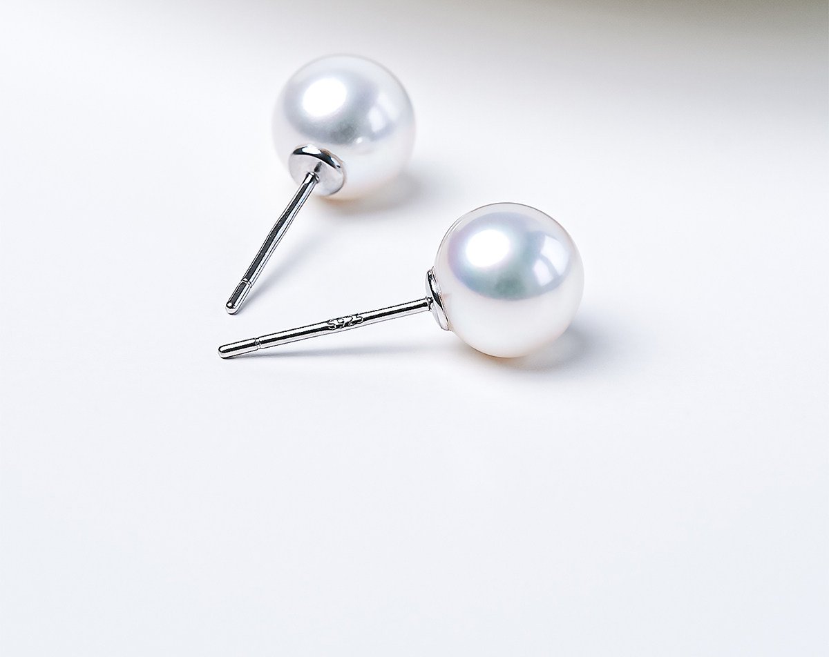 5mm freshwater pearl stud earrings, mini everyday style on white background