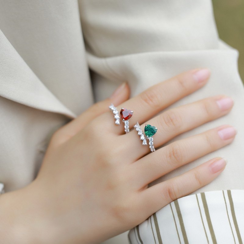 Fine polished white gold plating detail on emerald heart ring
