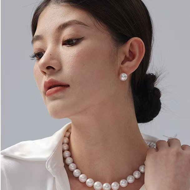model-wearing-11mm-pearl-studs-banquet-symara Woman wearing 11mm 4A pearl earrings for banquet formal dress SYMARA