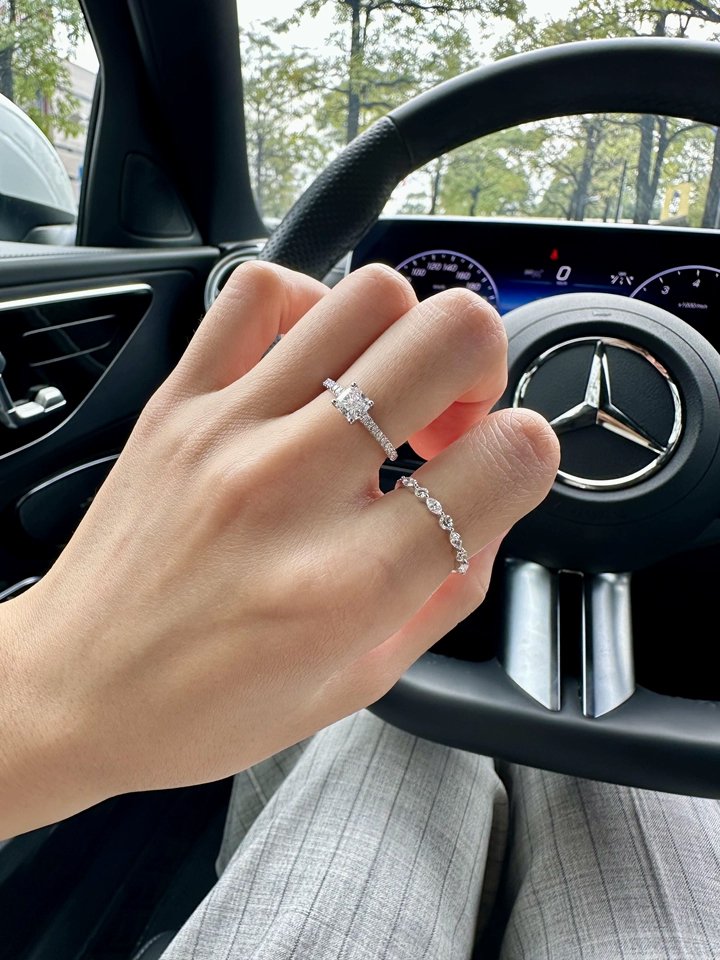 Daily wearing effect of classy white gold promise ring