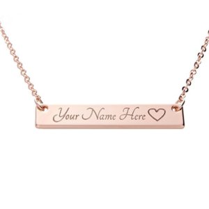Engraved bar necklace in S925 sterling silver from SYMARA, featuring a horizontal pendant with personalized name engraving.
