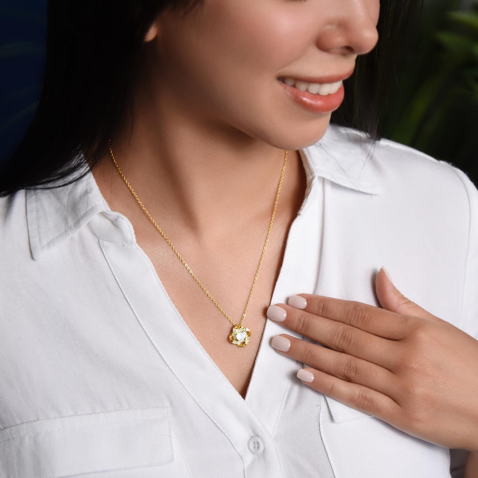 Woman wearing four leaf clover necklace, dainty S925 silver collarbone chain for daily outfits