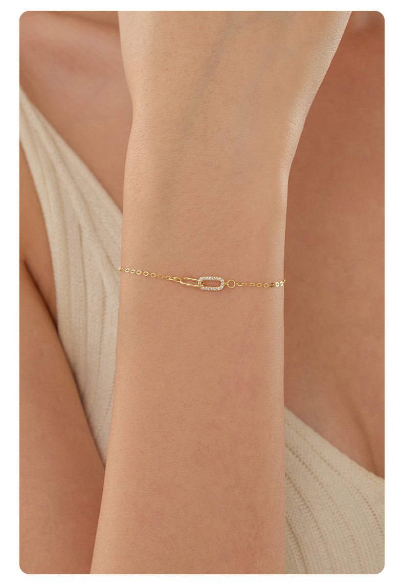 gold-plated-linked-bracelet-worn-wrist-lifestyle_image_2 Lifestyle photo of gold plated linked bracelet on woman’s wrist, ideal for everyday casual wear.