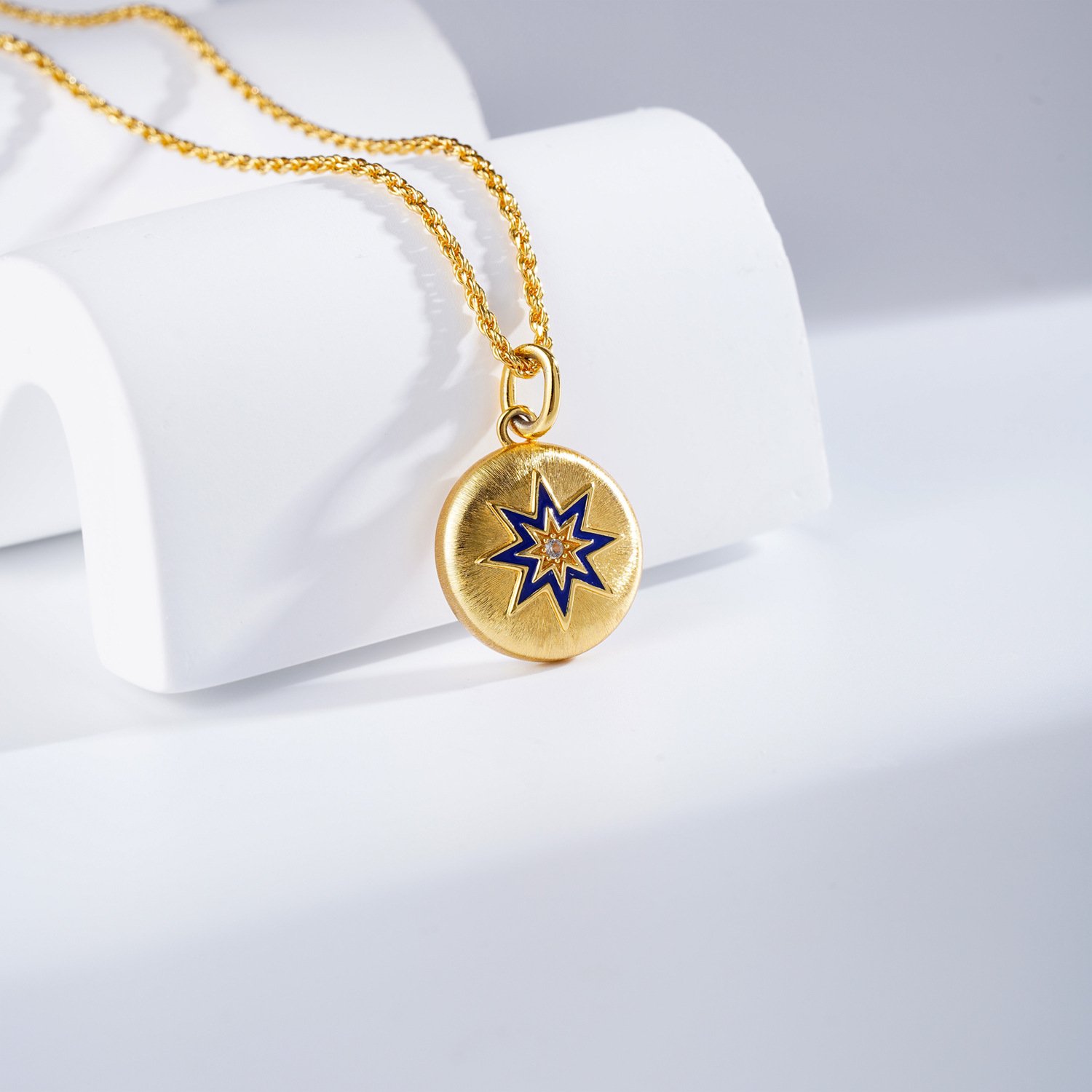Double-sided niece necklace from aunt with star and mother-of-pearl pendant
