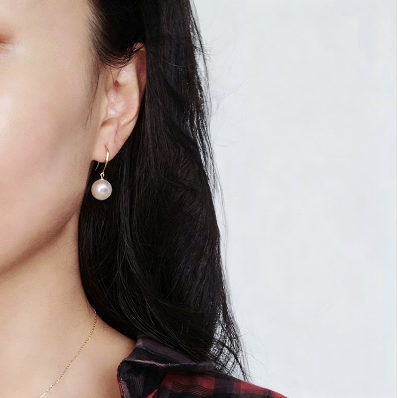 SYMARA 14K gold Iris earrings with 10–11mm round white freshwater pearls worn by model for daily casual styling