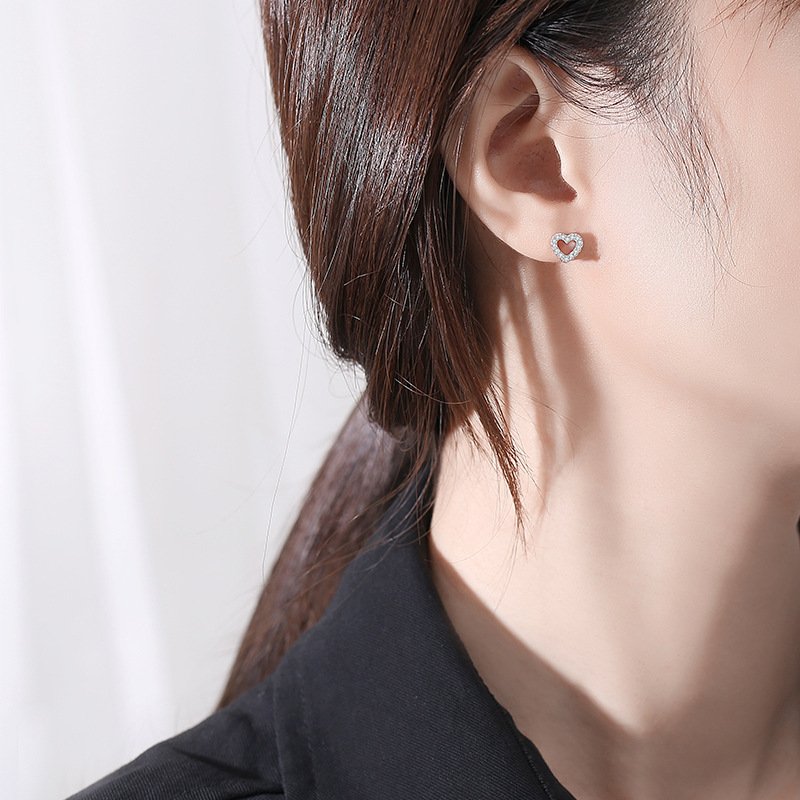Cute hollow heart stud earrings daily wear look, sweet Korean style silver earrings for gift
