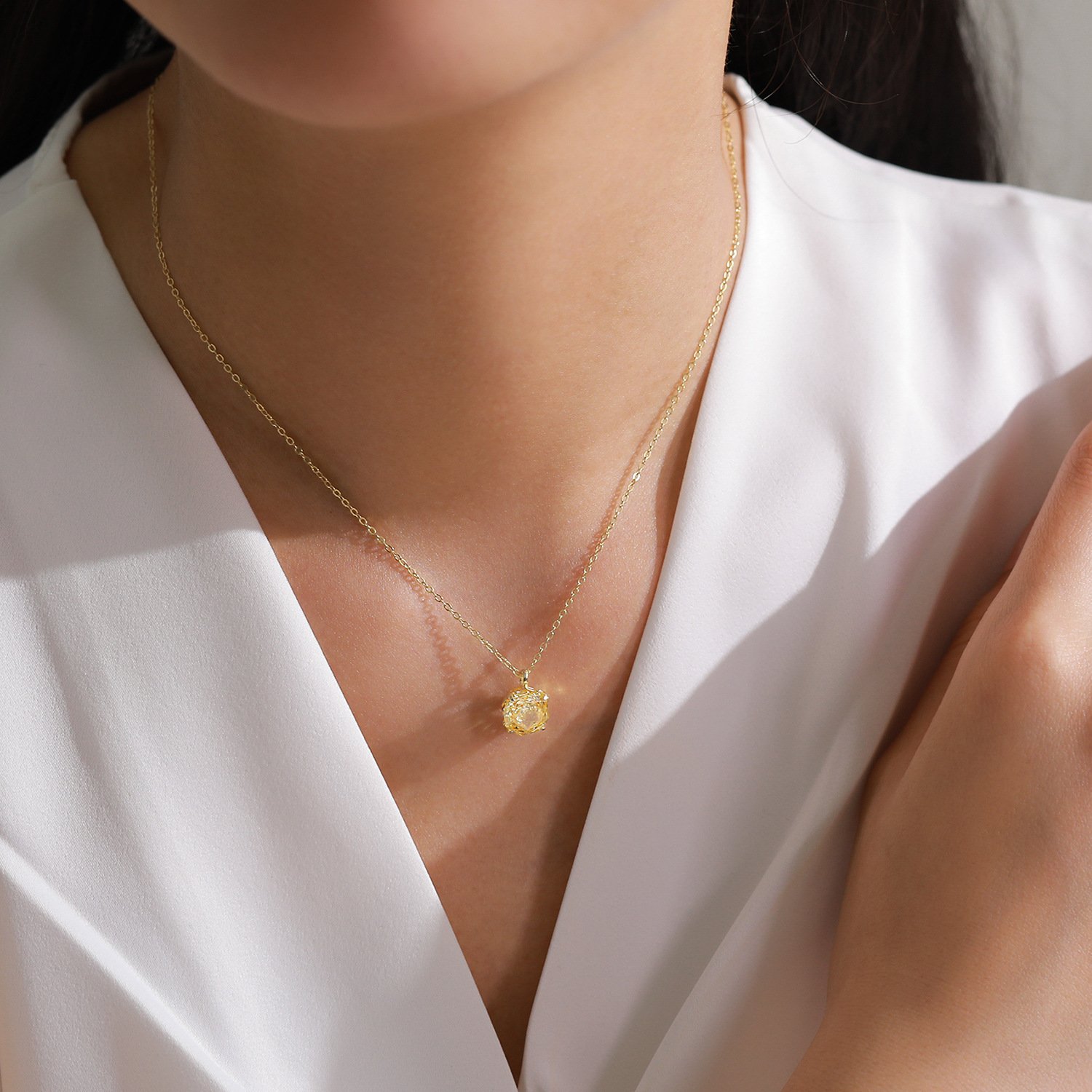 Elegant luxury golden cubic zirconia necklace, daily wear clavicle chain for ladies
