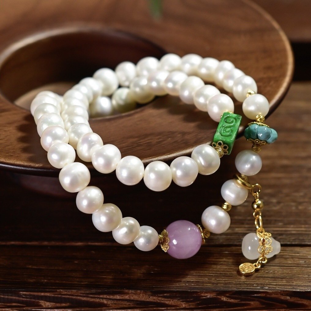 Close‑up of 7‑8mm natural freshwater pearls for chinese‑style double‑loop bracelet
