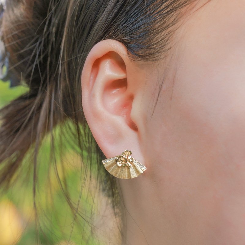 S925 gold‑plated fan flower stud earrings worn on ear for daily styling