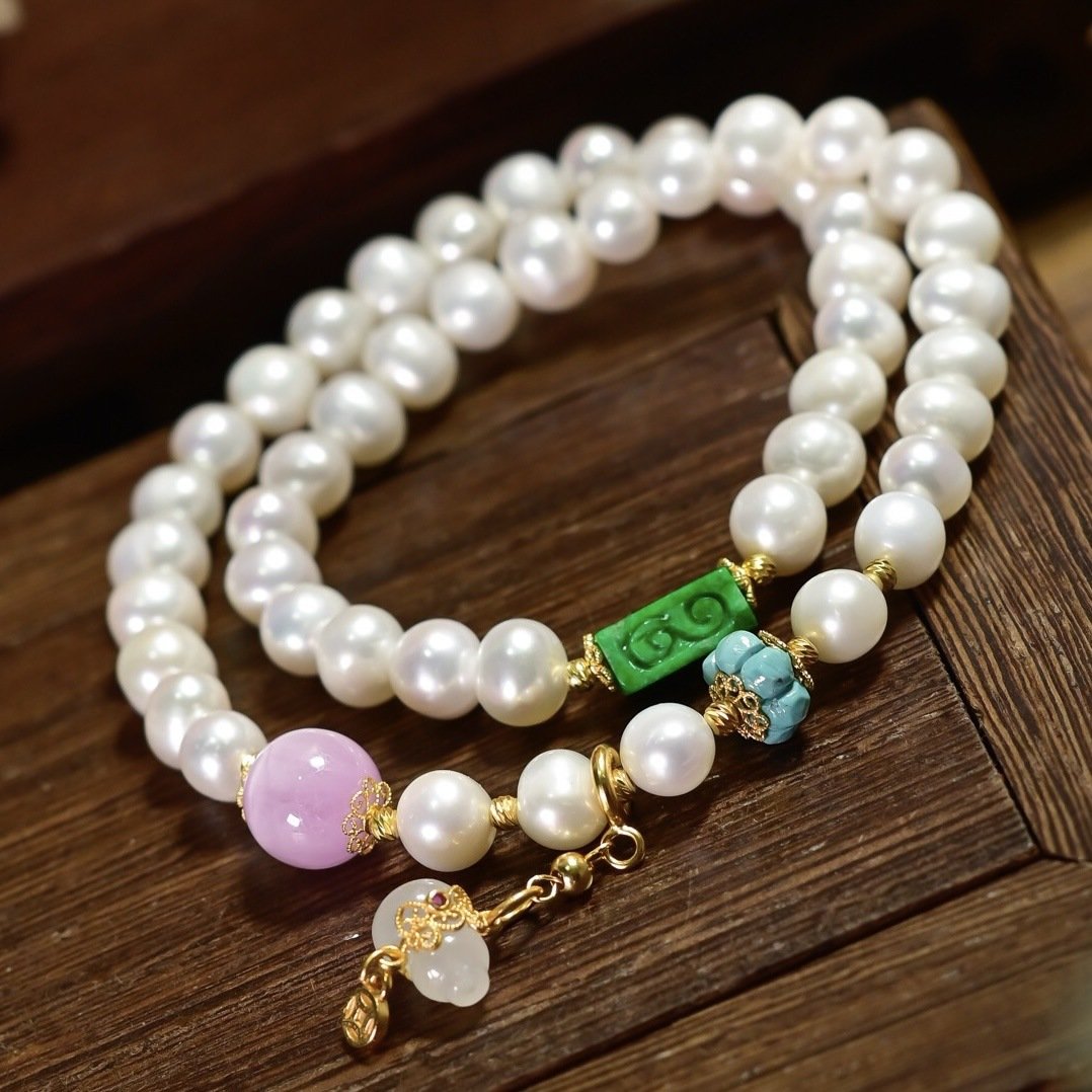 Close‑up of 7‑8mm natural freshwater pearls for chinese‑style double‑loop bracelet